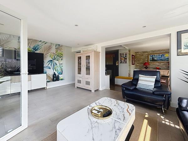 FREJUS - VILLA SUR LE TOIT T4 DE 103 M² TERRASSE DE PLUS DE 50 M² AVEC JACUZZI