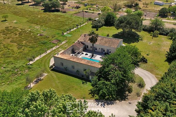 Mas contemporain avec piscine en Camargue