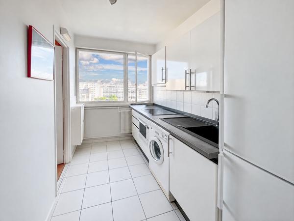 Appartement
         2 pièces
        - 60 m² 450 000 € *