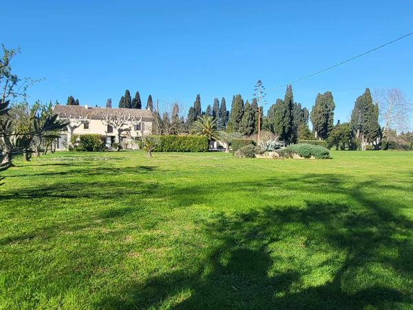 Châteaurenard (13160) Mas 244 m2 en campagne sur 2ha de terrain