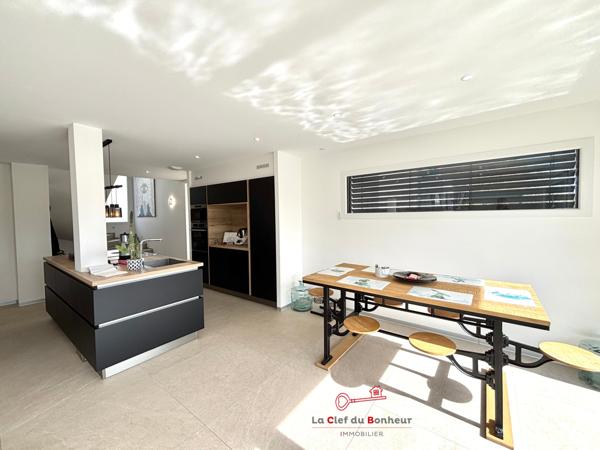 Maison
                                                                                                                                                                                                                                                                                                                        5 pièce(s)                                                                                                                                                                                                          4 chambre(s)                                                                                                                                                                                                          150  m²