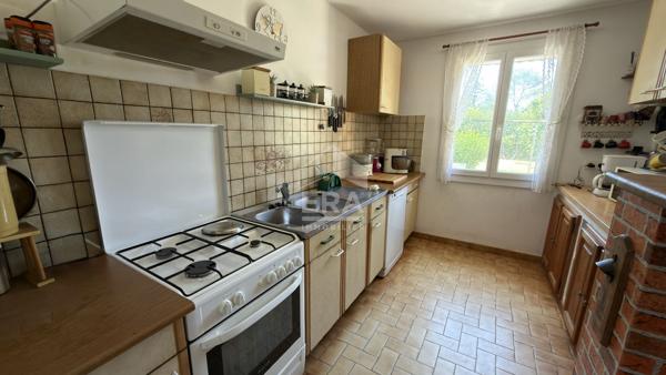 A VENDRE 83470 SAINT MAXIMIN LA SAINTE BAUME MAISON DE PLAIN PIED TYPE 4 DE 108M²  SUR 2450 M² DE JARDIN PISCINE GARAGE ET STUDIO INDEPENDANT