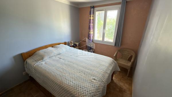 A VENDRE 83470 SAINT MAXIMIN LA SAINTE BAUME MAISON DE PLAIN PIED TYPE 4 DE 108M²  SUR 2450 M² DE JARDIN PISCINE GARAGE ET STUDIO INDEPENDANT