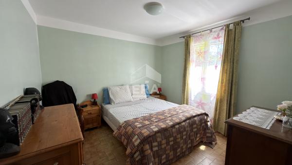A VENDRE 83470 SAINT MAXIMIN LA SAINTE BAUME MAISON DE PLAIN PIED TYPE 4 DE 108M²  SUR 2450 M² DE JARDIN PISCINE GARAGE ET STUDIO INDEPENDANT