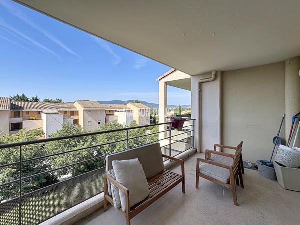 Appartement 3 pièces avec terrasse Puget Sur Argens .