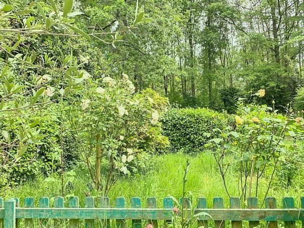 A vendre Angers Lac de Maine, appartement type 4 en souplex, environnement calme,3 chambres,dressing,cuisine aménagée équipée, balcon plus jardinet privatif, cave et garage fermé.