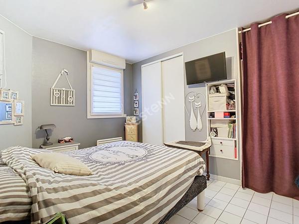A vendre Angers Lac de Maine, appartement type 4 en souplex, environnement calme,3 chambres,dressing,cuisine aménagée équipée, balcon plus jardinet privatif, cave et garage fermé.