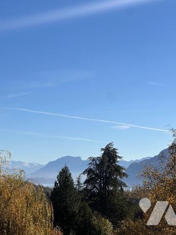 À vendre, un bel appartement traversant de 88,69 m² situé au deuxième et dernier étage d'une co...