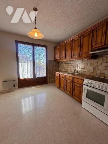 À vendre, un bel appartement traversant de 88,69 m² situé au deuxième et dernier étage d'une co...