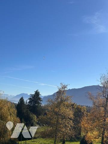 À vendre, un bel appartement traversant de 88,69 m² situé au deuxième et dernier étage d'une co...