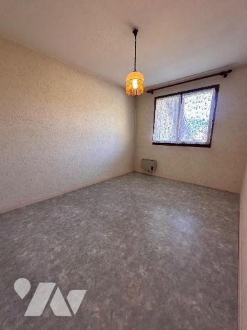 À vendre, un bel appartement traversant de 88,69 m² situé au deuxième et dernier étage d'une co...