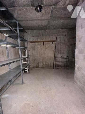 À vendre, un bel appartement traversant de 88,69 m² situé au deuxième et dernier étage d'une co...