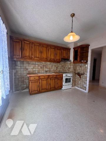 À vendre, un bel appartement traversant de 88,69 m² situé au deuxième et dernier étage d'une co...