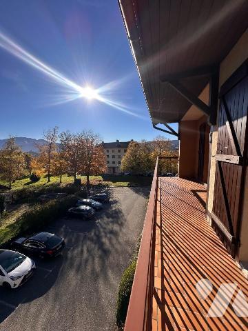 À vendre, un bel appartement traversant de 88,69 m² situé au deuxième et dernier étage d'une co...