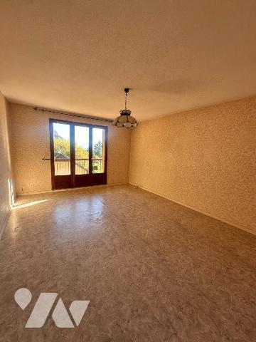 À vendre, un bel appartement traversant de 88,69 m² situé au deuxième et dernier étage d'une co...