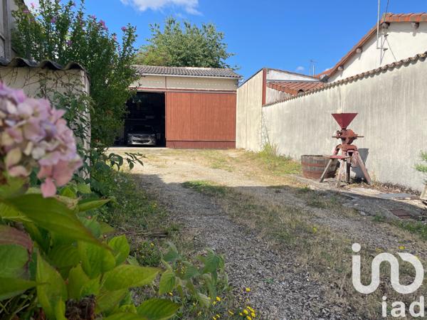 Maison à vendre 7 pièces 200 m² Sauzé-Vaussais