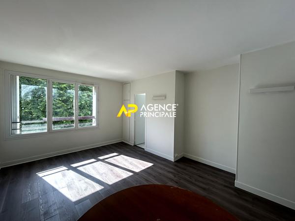 ARGENTEUIL _ Appartement 2 pièces Loyer 1 100 €/mois charges comprises **  - Référence  4487