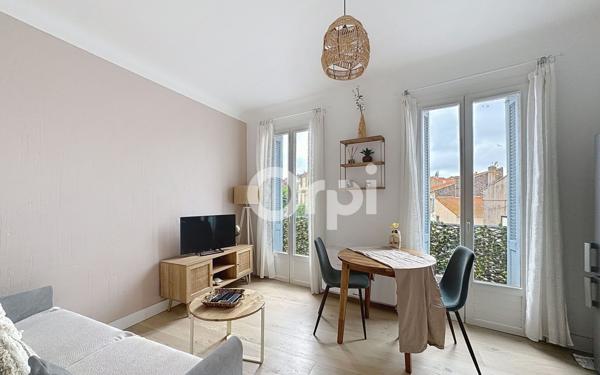 Immeuble à vendre    10 pièces •  Saint-Raphaël