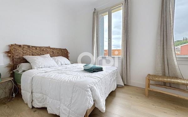 Immeuble à vendre    10 pièces •  Saint-Raphaël