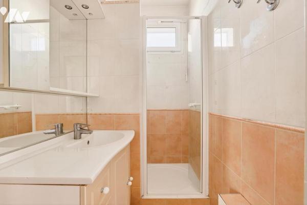 LA GARENNE COLOMBES - MARCHE DES VALLEES - COLLEGE ALBERT CAMUS - 2 PIECES. 48 m²