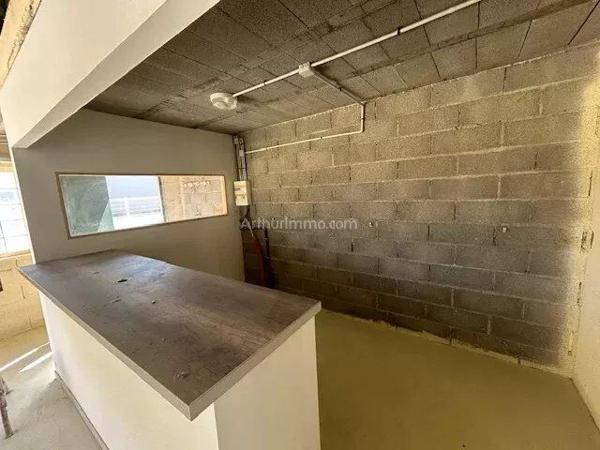 Location Local commercial 3 pièces 80 m2 à Sainte-Tulle