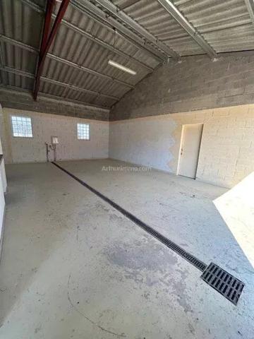 Location Local commercial 3 pièces 80 m2 à Sainte-Tulle