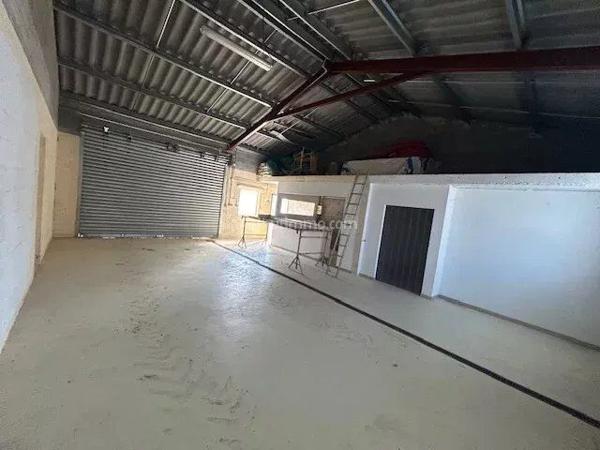 Location Local commercial 3 pièces 80 m2 à Sainte-Tulle