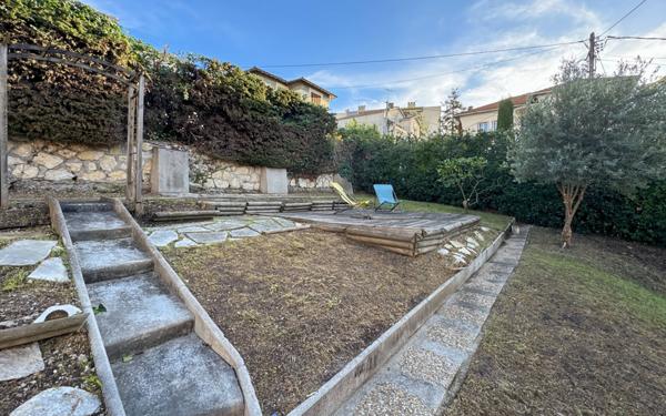 Maison à louer    5 pièces •  Antibes