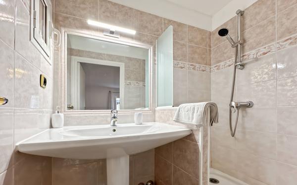 Maison à louer    5 pièces •  Antibes