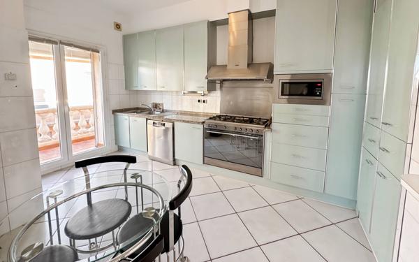 Maison à louer    5 pièces •  Antibes