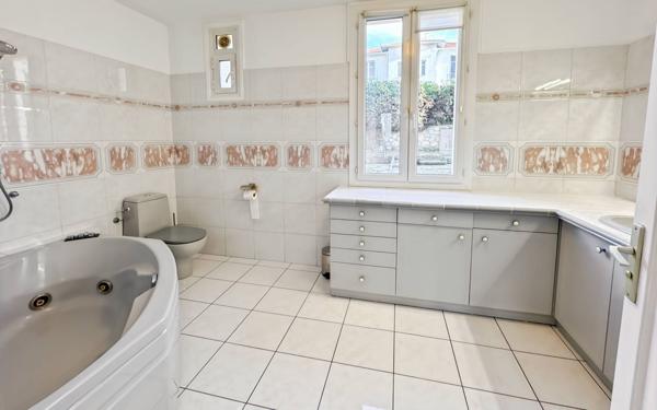 Maison à louer    5 pièces •  Antibes