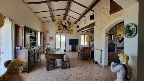 Maison avec source et piscine