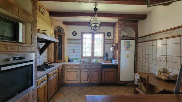 Maison avec source et piscine