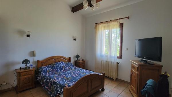 Maison avec source et piscine