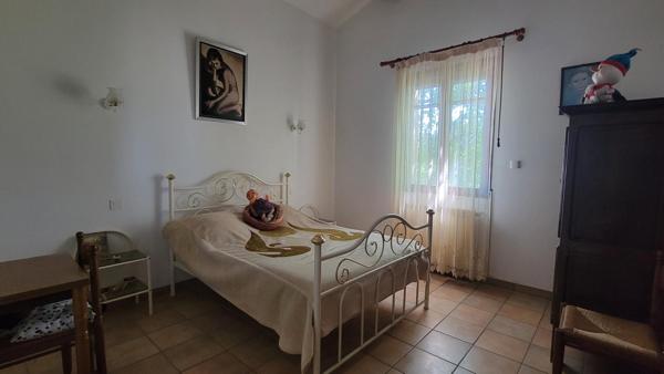 Maison avec source et piscine