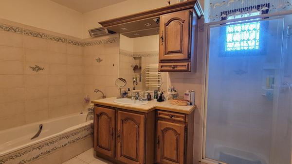 Maison avec source et piscine