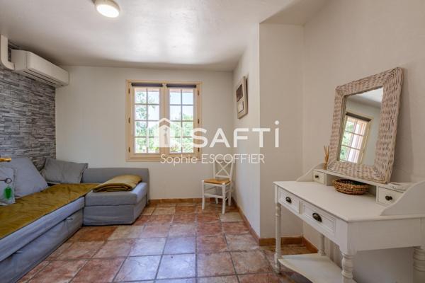 Belle maison familiale avec piscine et grand terrain