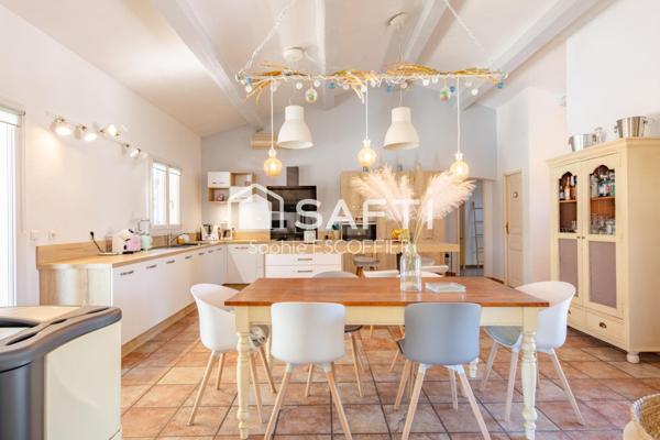 Belle maison familiale avec piscine et grand terrain