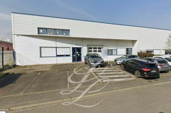 Location - LOCAL D'ACTIVITE 310 m 2