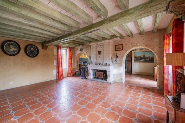 Maison Montval Sur Loir 8 pièce(s) 196 m2