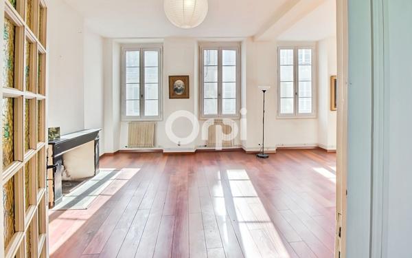 Appartement à vendre    4 pièces • 200 m2 Oloron-Sainte-Marie