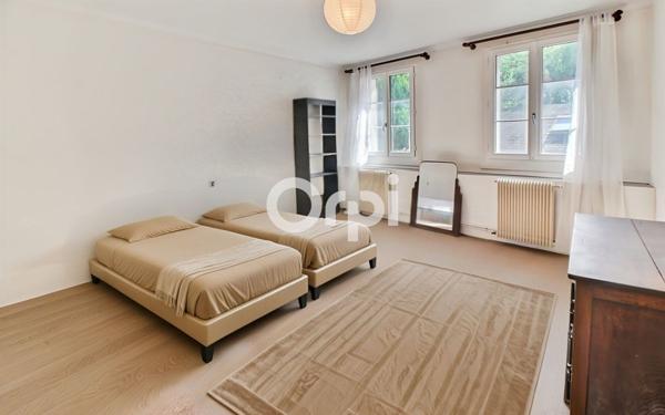 Appartement à vendre    4 pièces • 200 m2 Oloron-Sainte-Marie