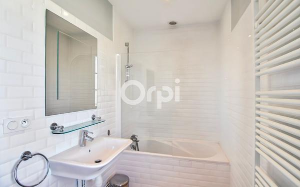 Appartement à vendre    4 pièces • 200 m2 Oloron-Sainte-Marie