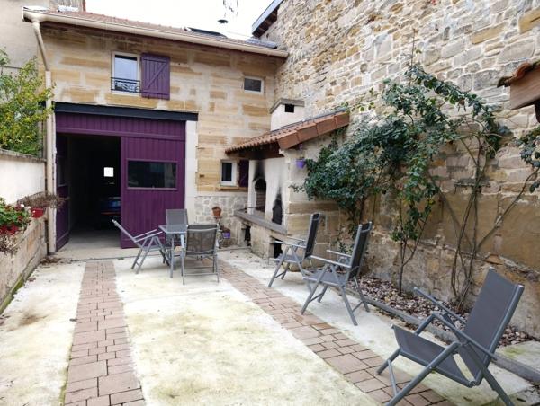 Une maison bercée par le murmure de la rivière à Mognéville 🏡