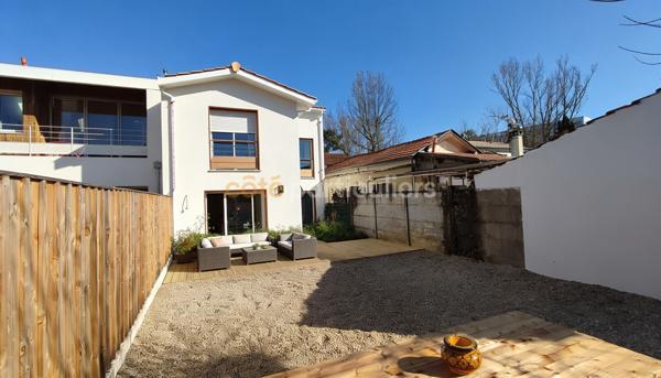 Location
                Chambre172 m² - 9 Pièces -
                    Talence (33400)