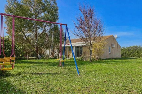 Villa plain-pied avec véranda et double garage – Pennautier