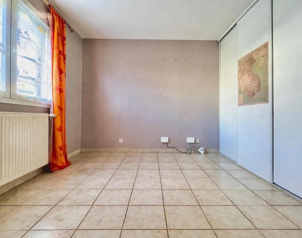 Villa plain-pied avec véranda et double garage – Pennautier