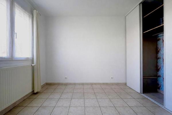Villa plain-pied avec véranda et double garage – Pennautier