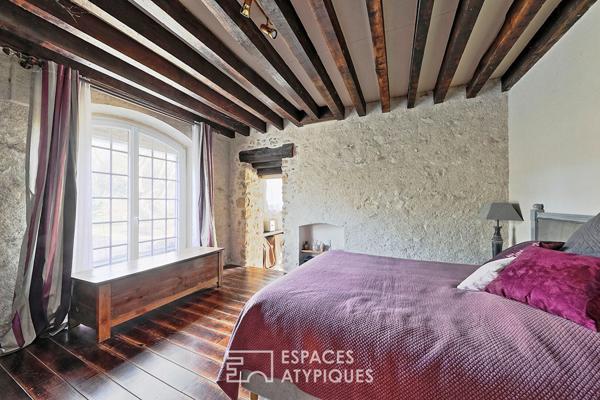 Bâtisse de charme en pierres avec jardin et dépendances