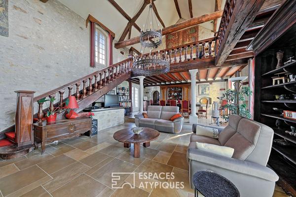 Bâtisse de charme en pierres avec jardin et dépendances